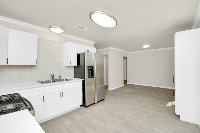 Building Photo - 25409 Pebble Dr