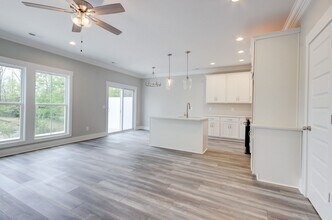 Building Photo - 166 Sango Dr