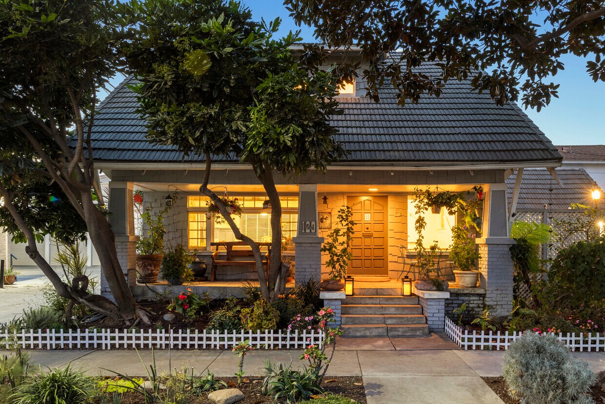 Primary Photo - 129 Esperanza Ave