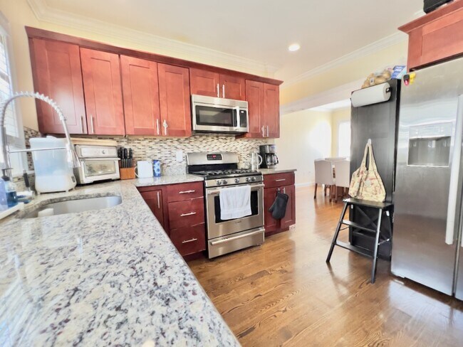 Foto del edificio - 84 Maple St