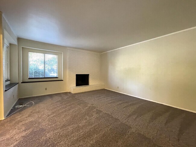 Building Photo - 375 W Lassen Ave
