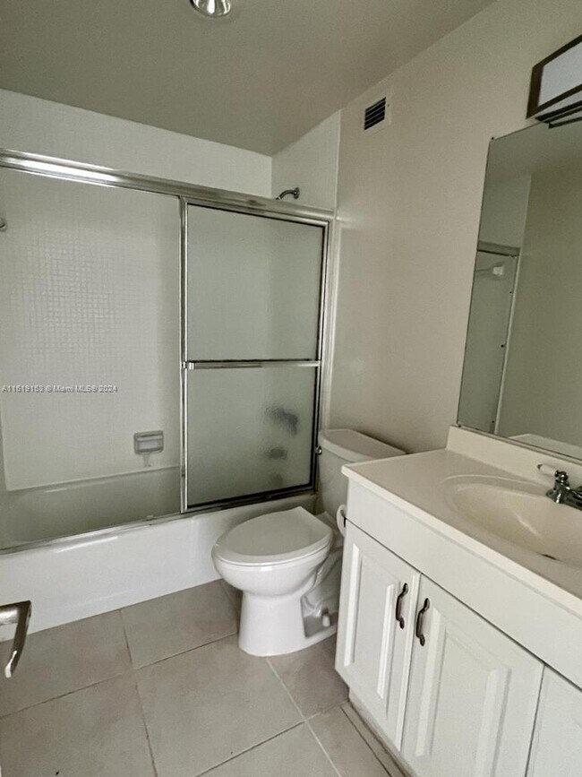 Building Photo - 400 Kings Point Dr