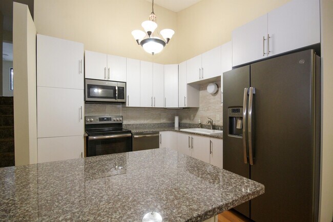 Building Photo - 14256 Chestnut Dr