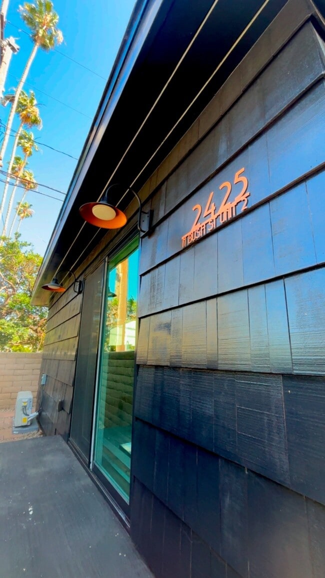 Building Photo - 2425 N Bush St