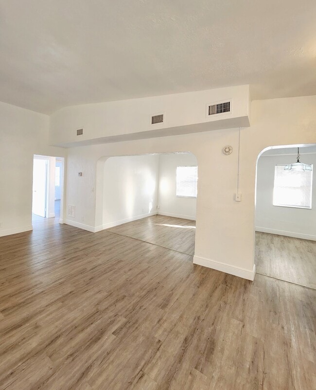 Foto del edificio - 1327 Eugene Black St