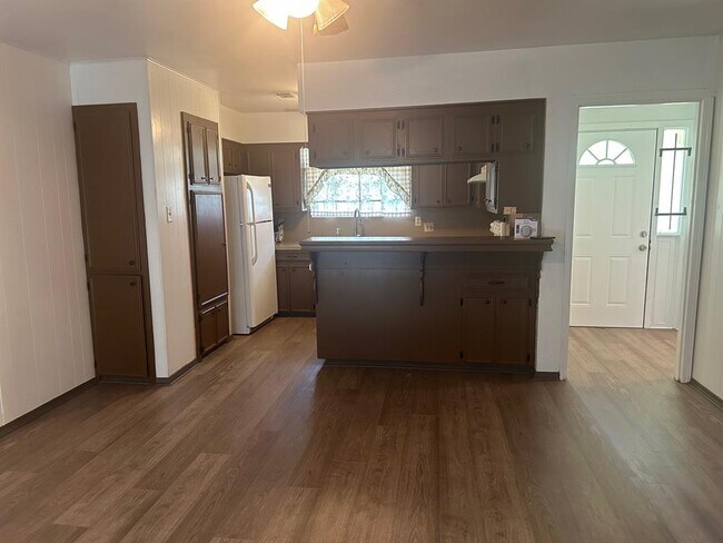 Foto del edificio - 6003 Heatherbrook Dr