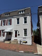 Building Photo - 913 Blunston St