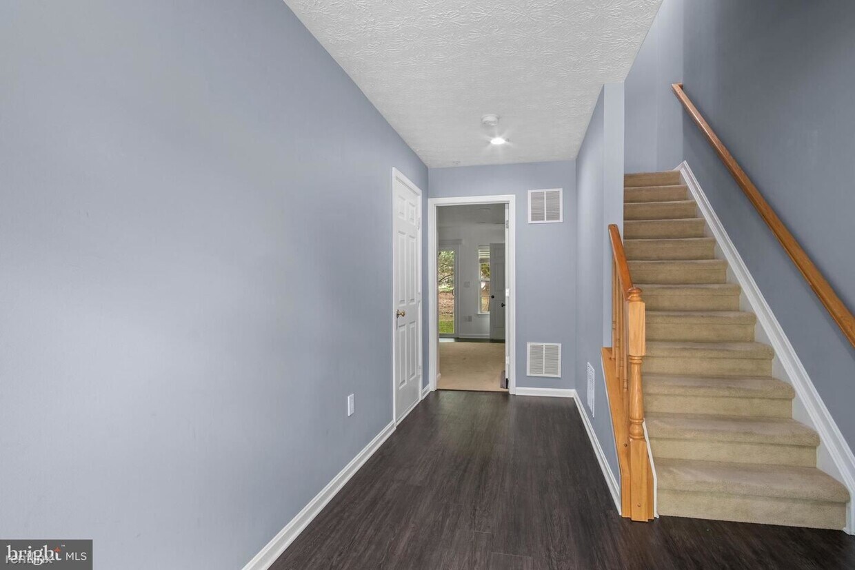 Building Photo - 3 br, 2.5 bath Townhome - 4307 Lavender Lane