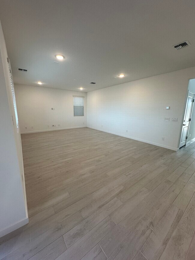 Building Photo - 1081 S 150th Dr