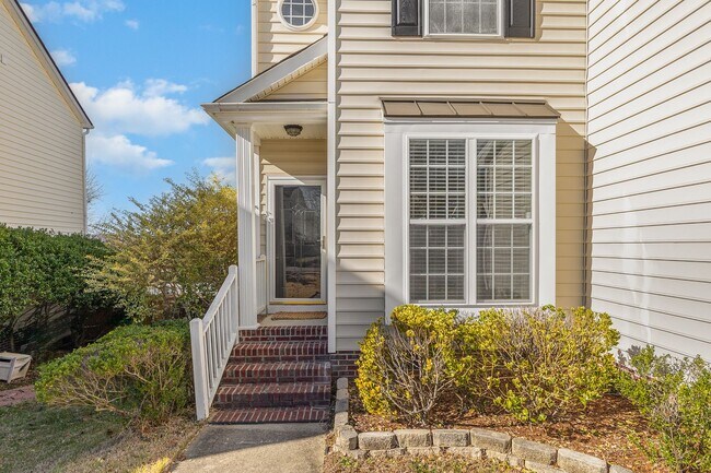 Foto del edificio - Adorable Home in Delta Ridge - NW Raleigh Just off Glenwood Avenue!