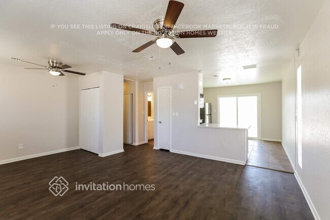 Building Photo - 1635 E Violet Dr
