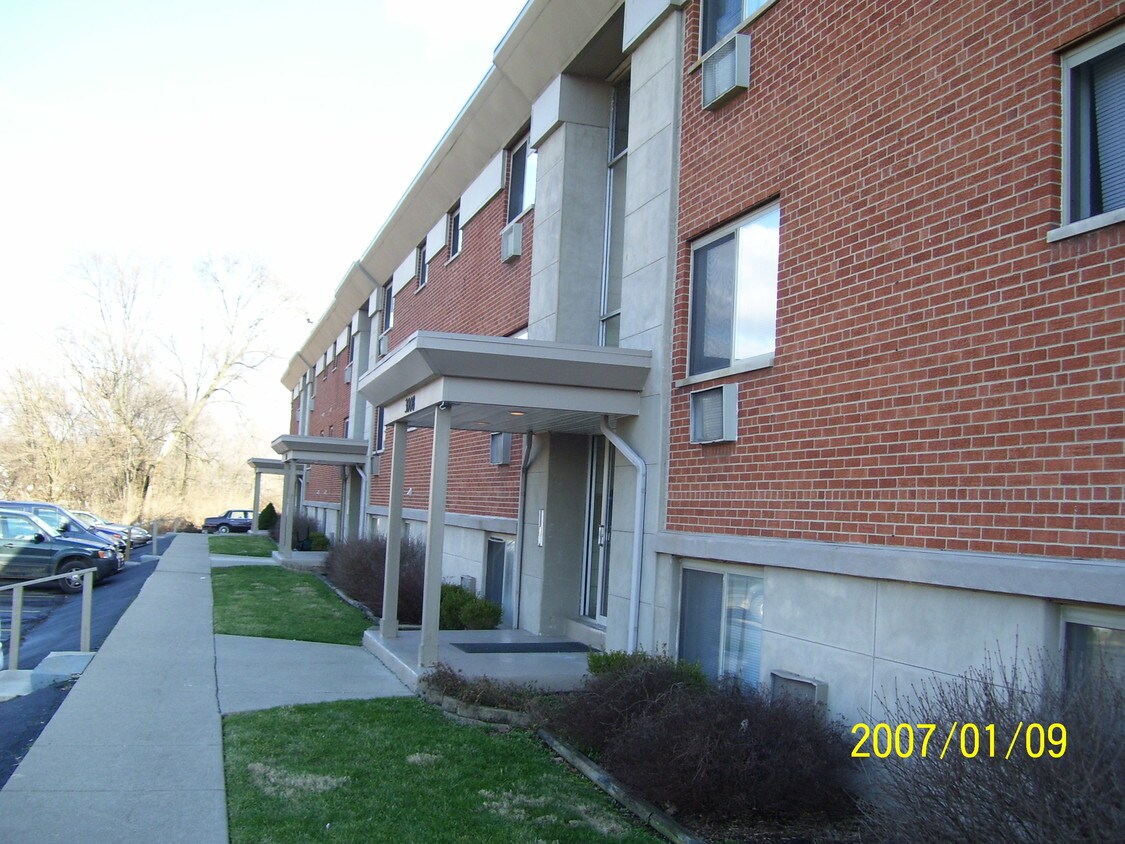 Royal Pines - 3000 N Verity Pkwy