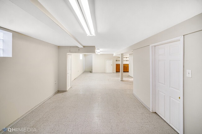 Building Photo - 5315 S Hamlin Ave