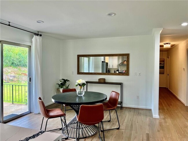 Building Photo - 2984 Lavista Ct