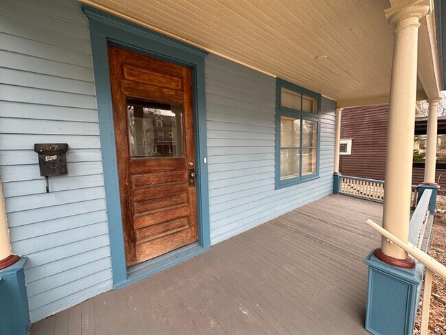 Foto del edificio - Gorgeous Vintage Home...MUST SEE!!!