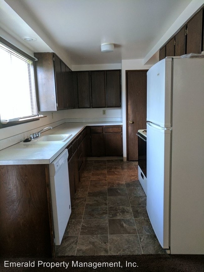 Building Photo - 2255 Donovan Dr