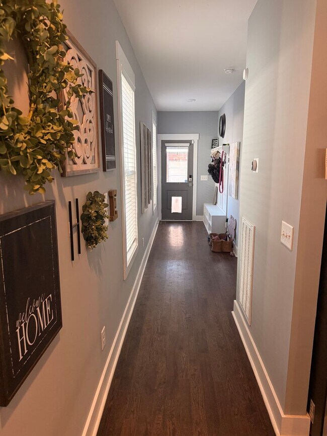 Building Photo - Beautiful rental in great location!