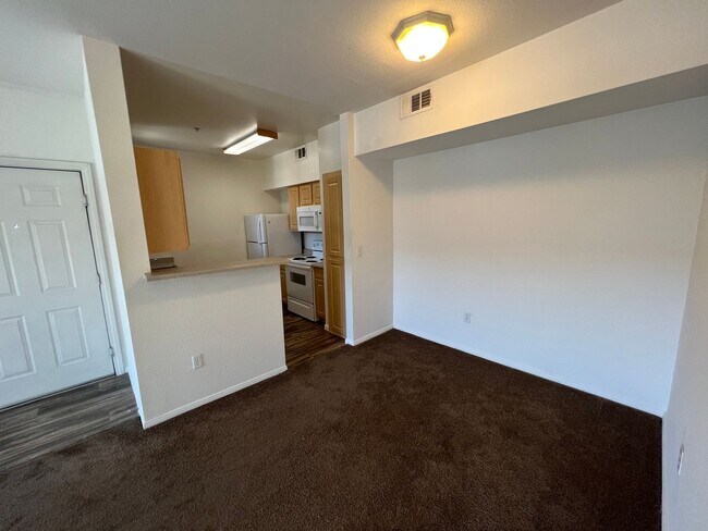 Foto del edificio - Awesome 1bed/1bath condo located in Centennial Hills