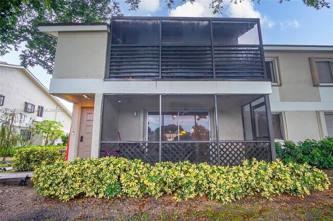 Building Photo - 407 Gardens Dr