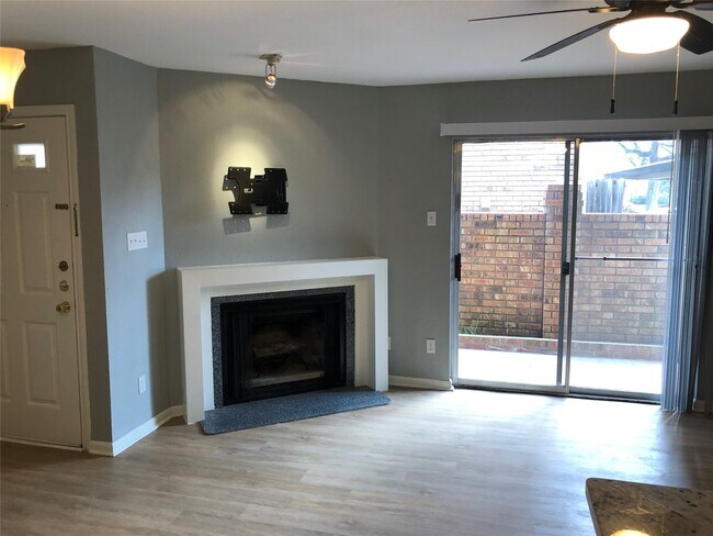 Foto del edificio - 10615 Briar Forest Dr