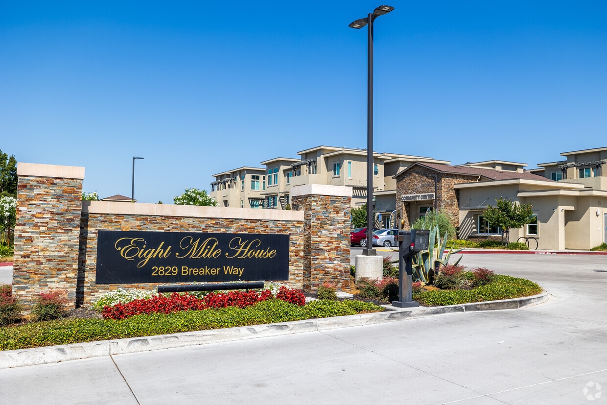 Primary Photo - Eight Mile House Apartments