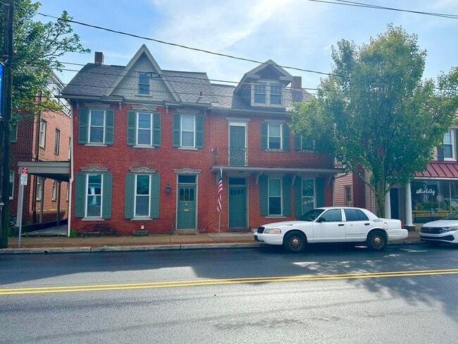 Building Photo - 218 S Market St