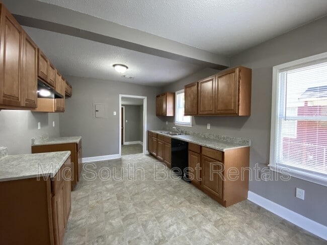 Building Photo - 2733 Kimball Ave