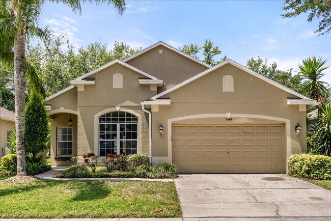 Foto del edificio - Stunningly Upgraded 4 Bedroom Home With La...