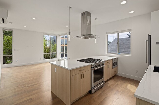 Foto del edificio - Stunning West Queen Anne Retreat with Iconic Puget Sound Views