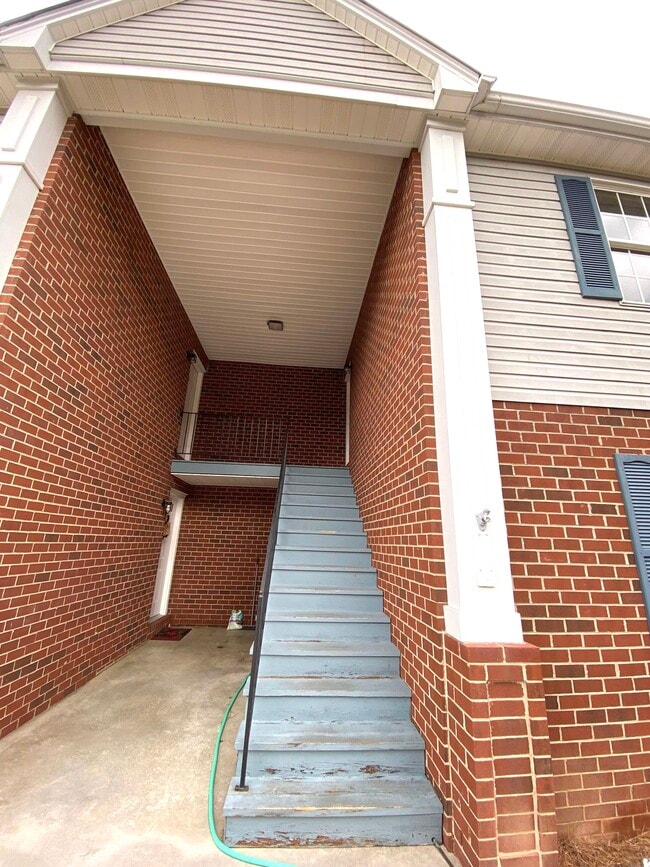 Building Photo - 3020 R and L Smith Dr