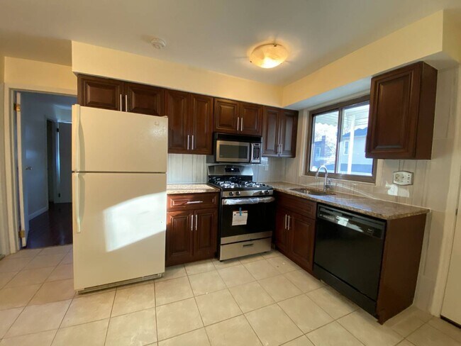 Foto del edificio - 1566 S Railroad Ave