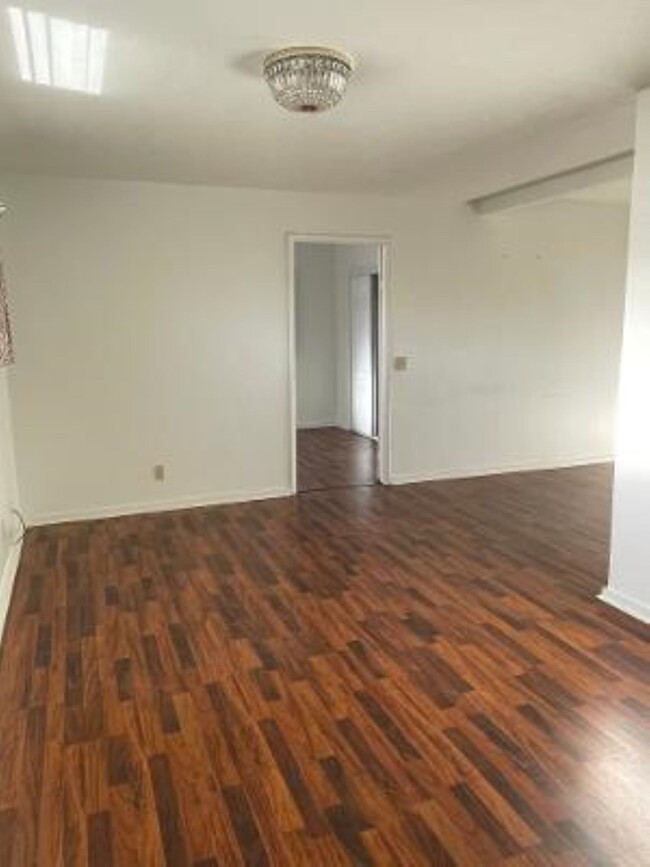 Dining Area - 2318 Booth Rd