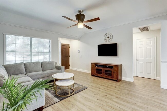 Foto del edificio - 4802 Walden Cir