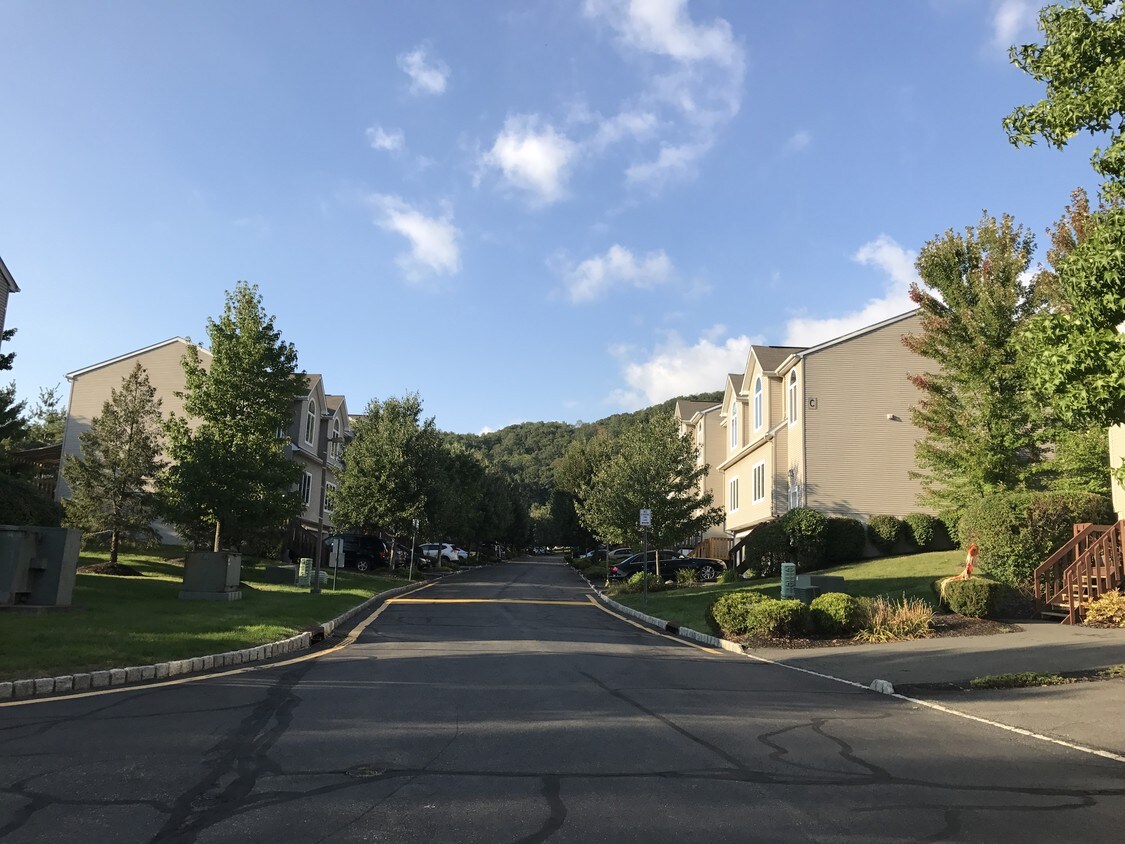 24 Leif Blvd, Congers, NY 10920 Townhome Rentals in Congers NY