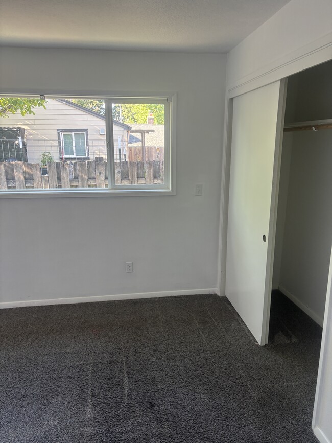 Building Photo - 3819 NE 82nd Ave