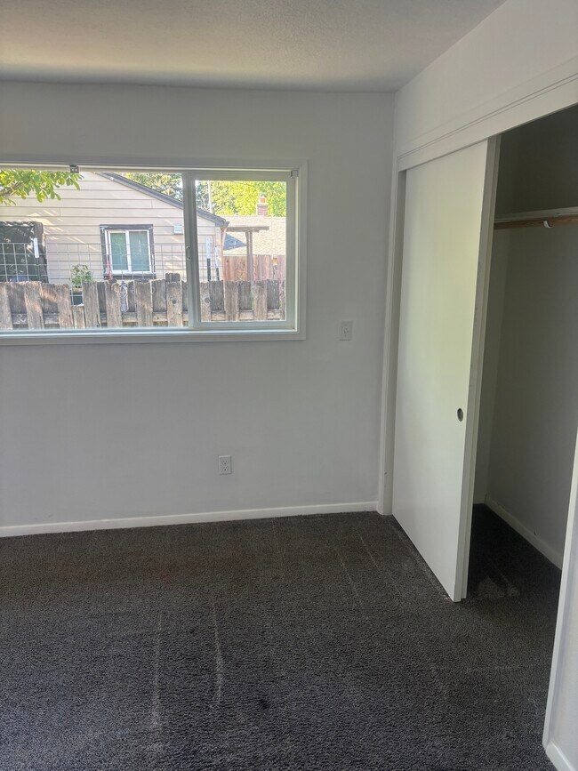 Foto del edificio - 3819 NE 82nd Ave