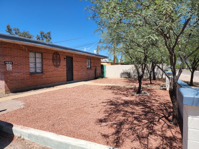 Building Photo - 2525 N Edith Blvd
