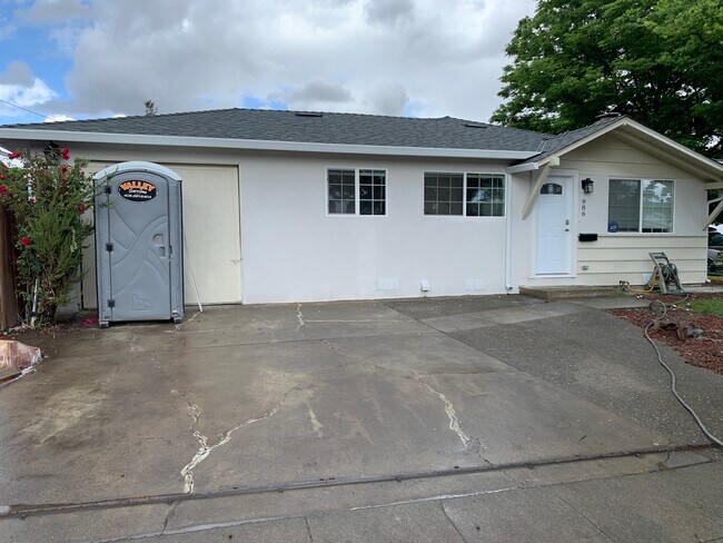 Front Door - 986 Diana Ave