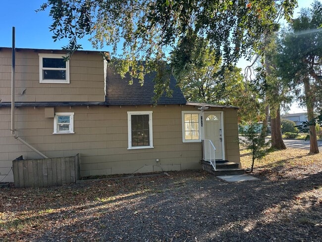 Building Photo - Updated 5 bedroom farm house with a large ...
