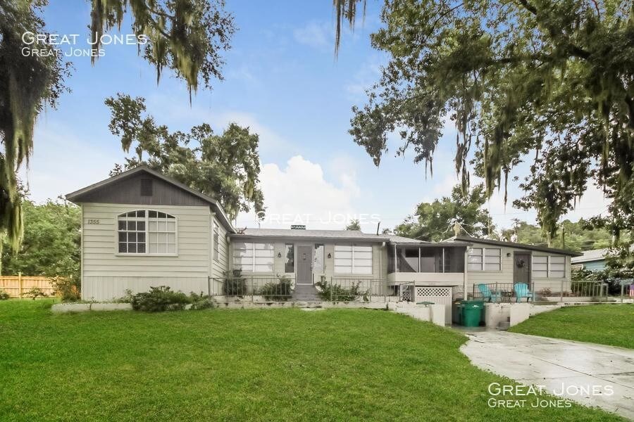 Primary Photo - 1355 Lakeshore Dr
