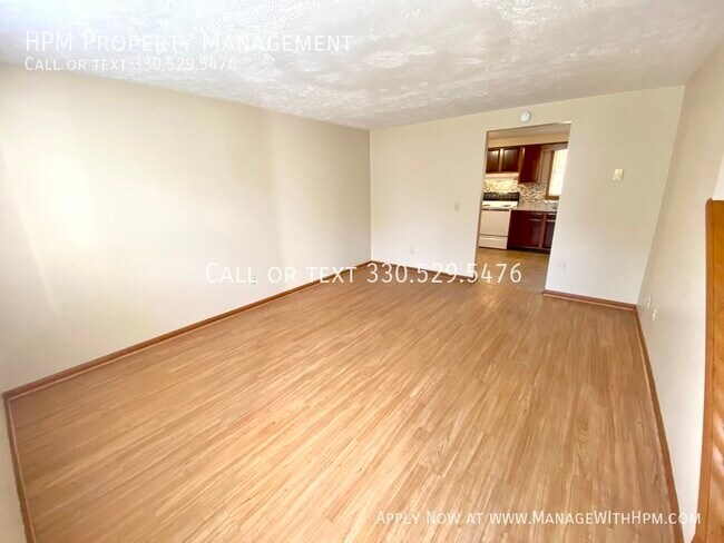Building Photo - HALF OFF RENT SPECIAL! 5883 & 5885 Portage...
