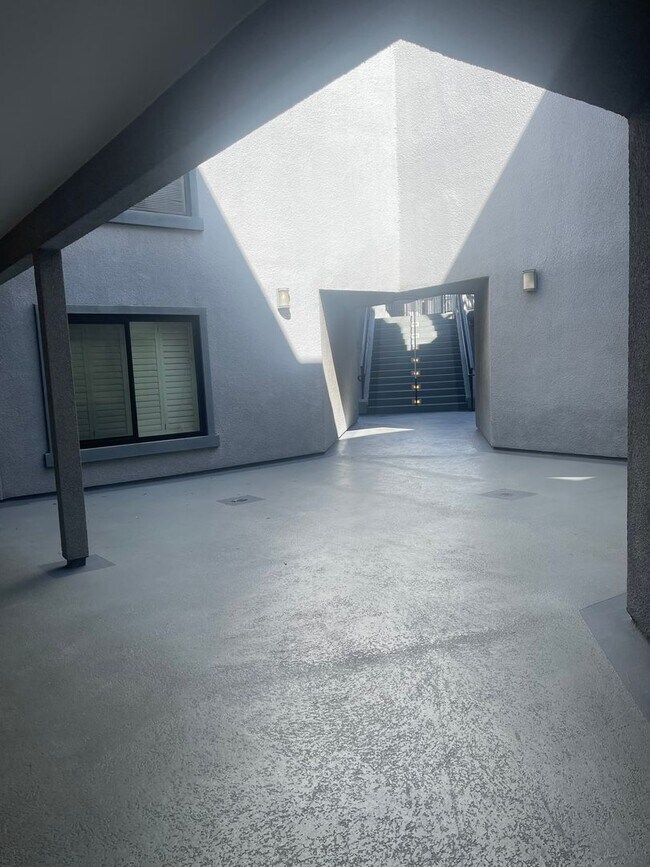 Building Photo - Hollywood Luxury 2 Bed Condo!