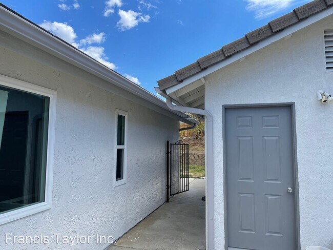 Building Photo - 5 br, 2 bath House - 1722 Casero Place