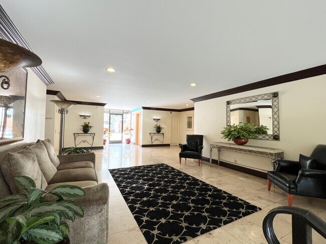 Foto del edificio - 1015 N Kings Rd