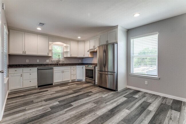 Foto del edificio - 606 Ridgeline Dr