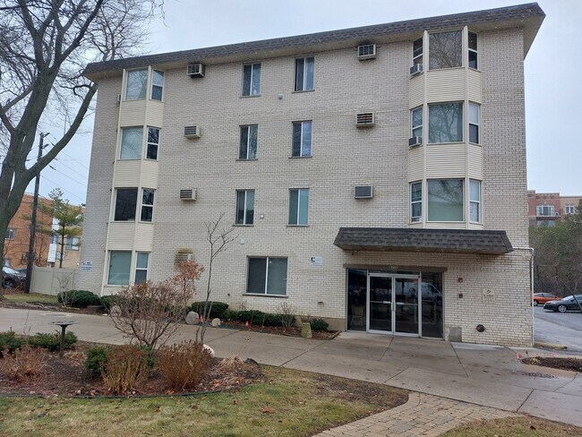 Foto del edificio - 8232 Niles Center Rd