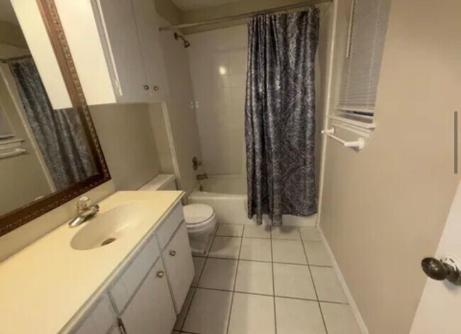 Building Photo - Well-maintained 3-bedroom, 2-bath home