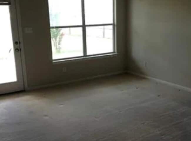 Building Photo - 811 Shadow Creek Blvd