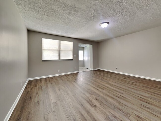 Foto del edificio - 2511 Green Oak Dr