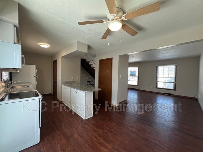 Foto del edificio - 6650 Holcomb Cir